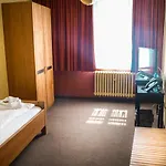 Hotel Haus Des Volkes - Das Bauhaushotel