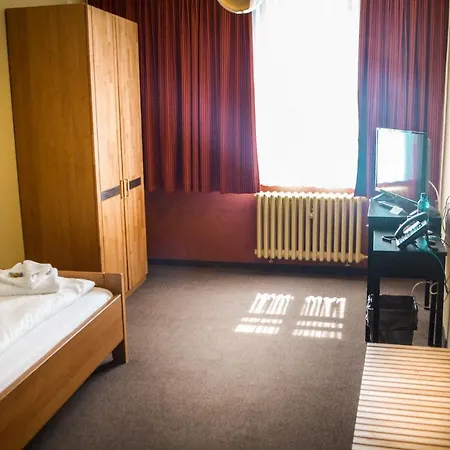 Hotel Haus Des Volkes - Bauhaushotel