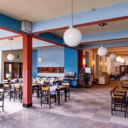 Haus Des Volkes - Bauhaushotel 3*