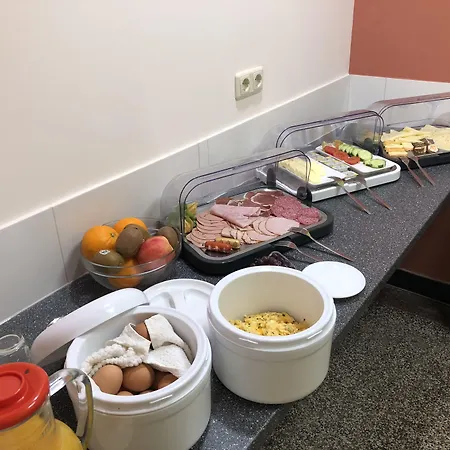 Hotel Haus Des Volkes - Bauhaushotel 3*