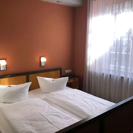 Hotel Haus Des Volkes - Bauhaushotel