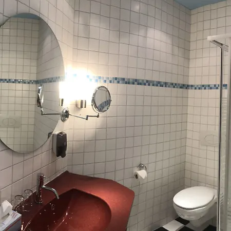 Hotel Haus Des Volkes - Bauhaushotel 3*