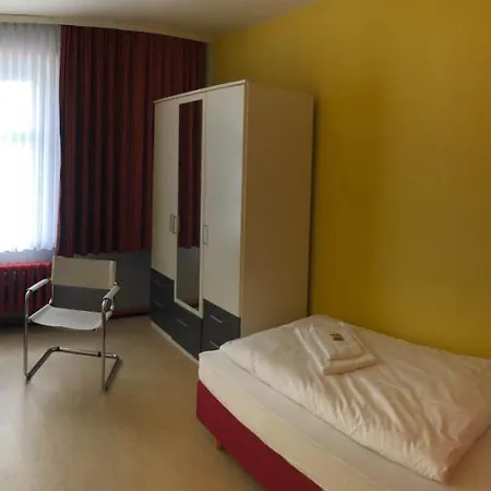 Hotel Haus Des Volkes - Bauhaushotel 3*