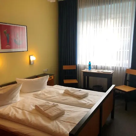 Hotel Haus Des Volkes - Bauhaushotel