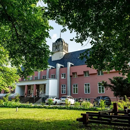 Hotel Haus Des Volkes - Bauhaushotel