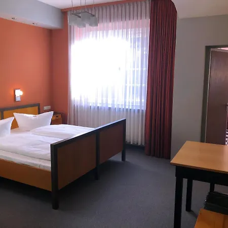 Hotel Haus Des Volkes - Bauhaushotel 3*